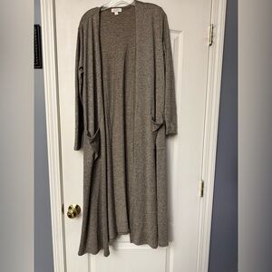 LuLaRoe Black and Gray Patterned Top